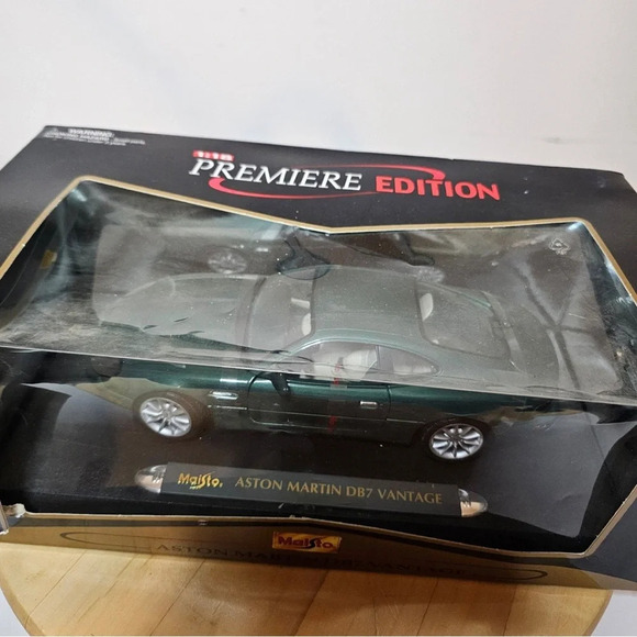 Maisto Aston Martin DB7 Vantage Premiere Edition 1:18 Scale New W/Damaged Boxed - Picture 4 of 10